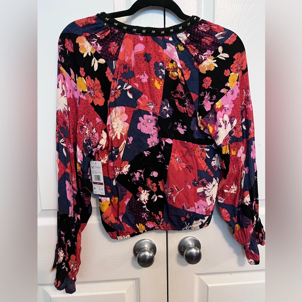 Jessica Simpson Tifany Embellished Floral Multicolor Blouse. Small - Picture 10 of 10